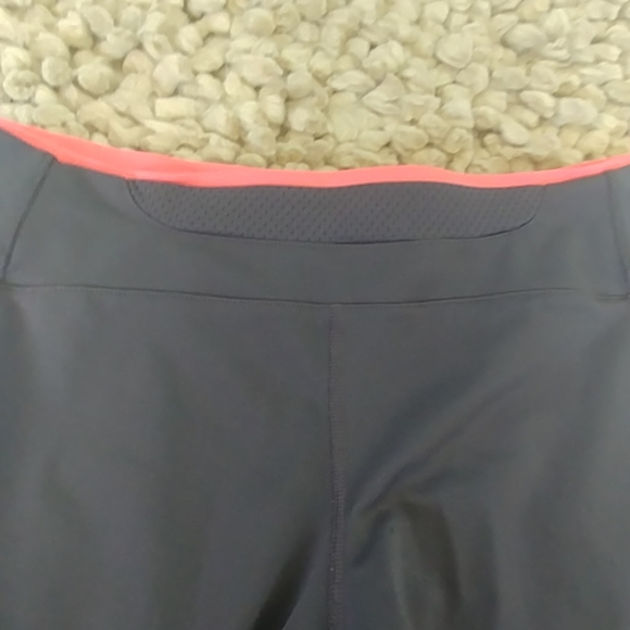 Women's Adidas Climacool capris yoga pants - Picture 6 of 6